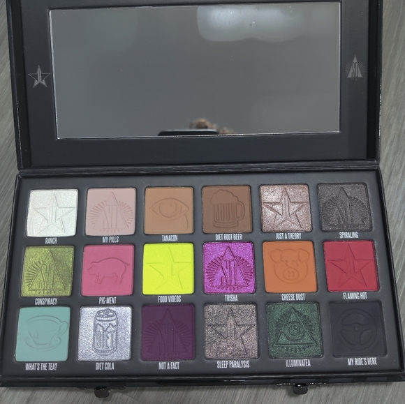NWOT Jeffree Star Conspiracy Palette - Picture 2 of 2